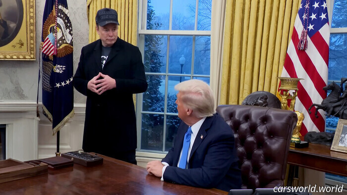 Una Foto Muestra A Trump Leyendo El Discurso De Tesla En La Nueva Tienda Emergente De Musk En La Casa Blanca | Carscoops